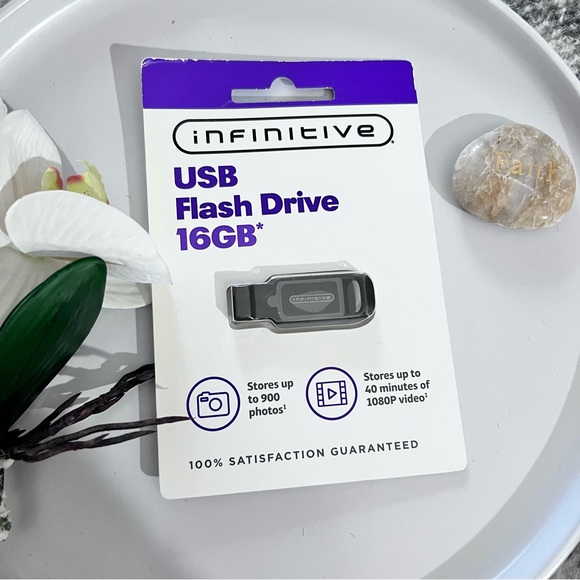 Infinitive USB Flash Drive 16GB Nwt
